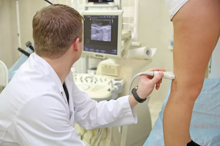 Der Patient wird gebeten, sich einer Diagnostik zu unterziehen